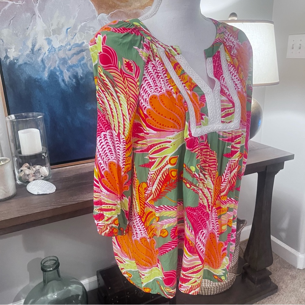 Crown & Ivy Floral Tunic Blouse Medium M Rayon Boho Resort Top - Picture 2 of 4